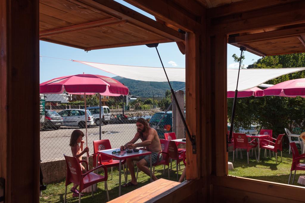 Hostal Tres Campanas Villafranca Del Bierzo Bagian luar foto