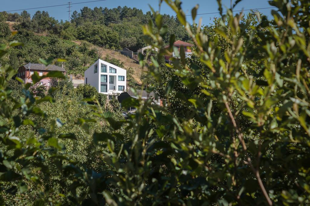 Hostal Tres Campanas Villafranca Del Bierzo Bagian luar foto